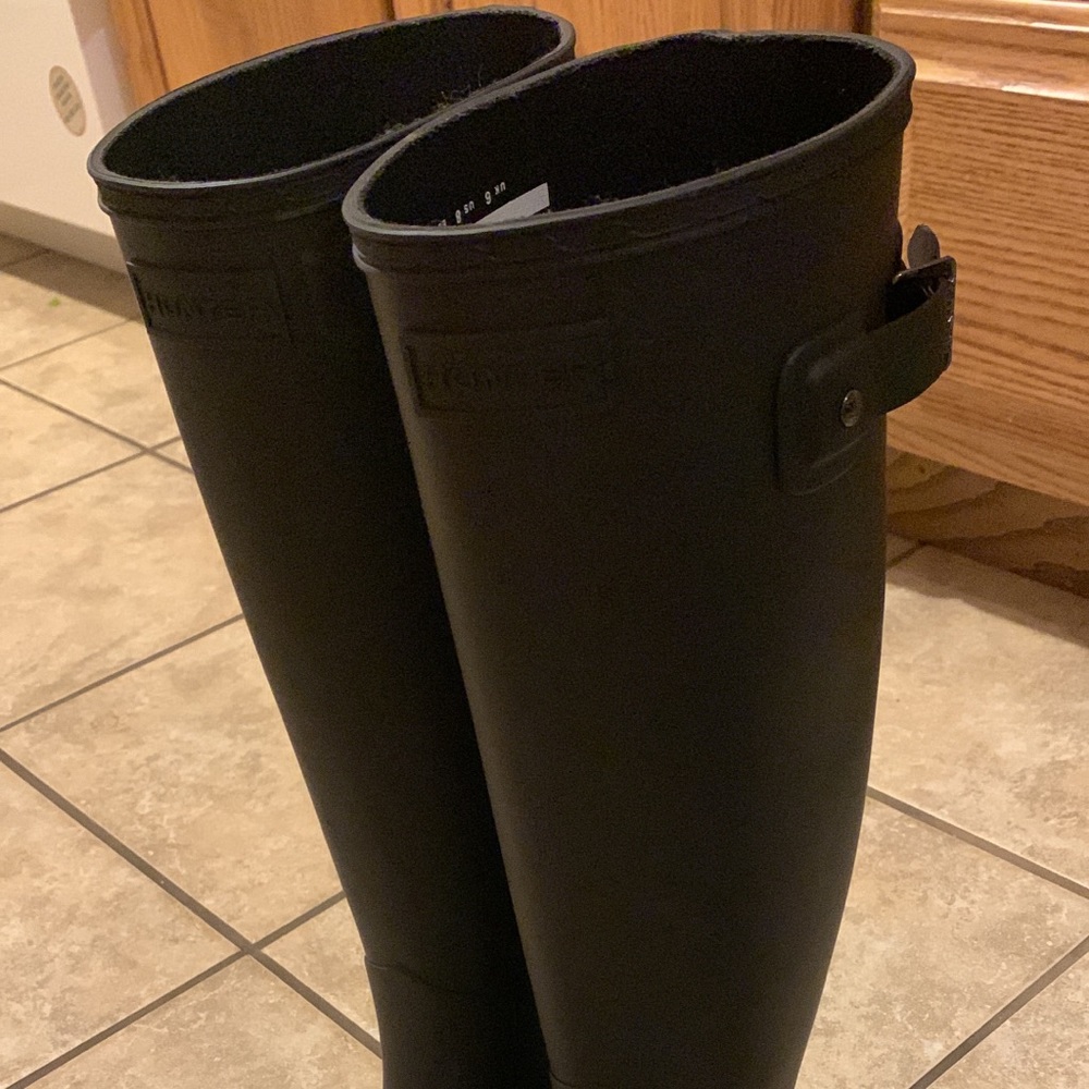 Black hunter boots